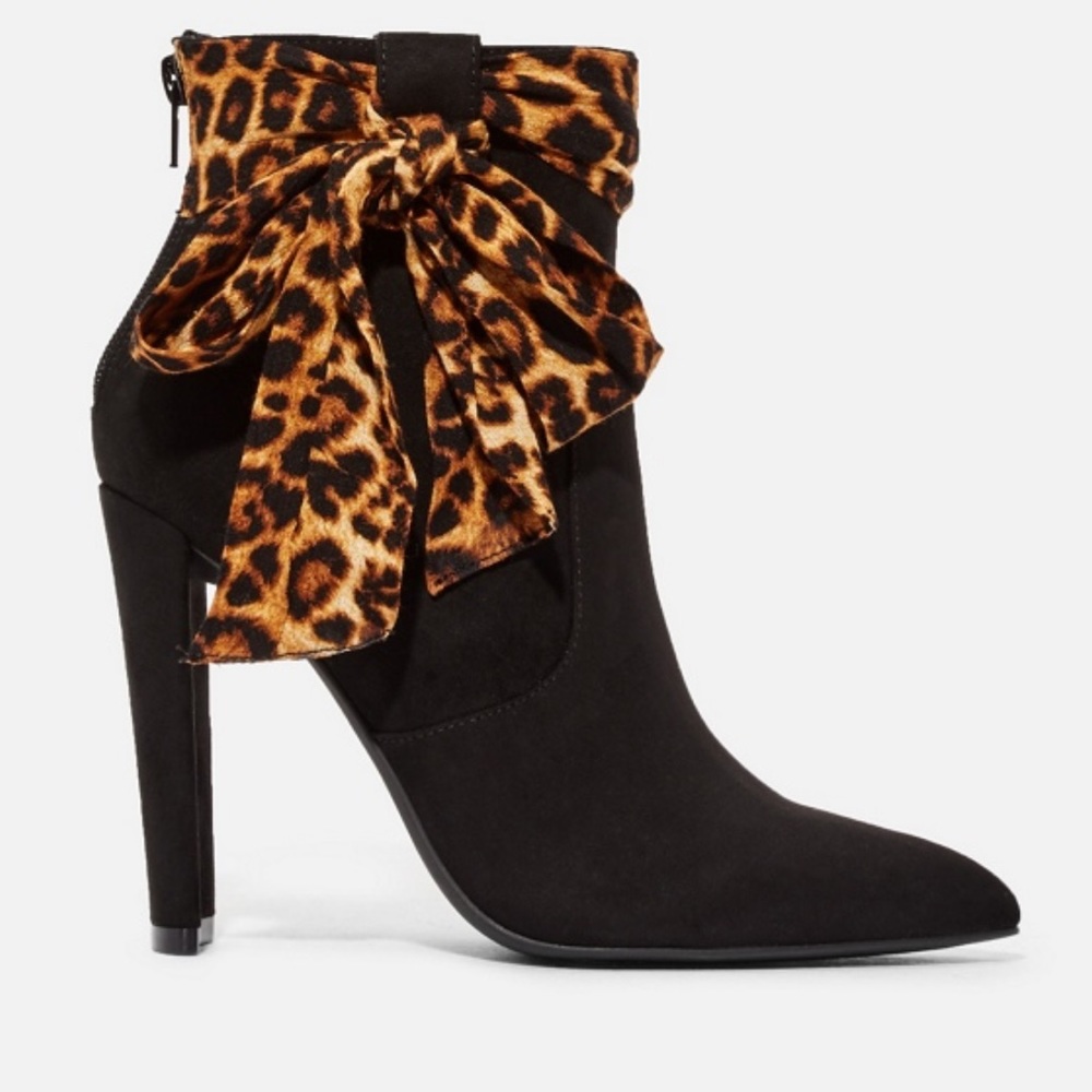 NEW!! Cute Booties size 10!!